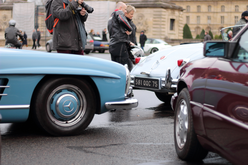 Illustration for article titled The
Traversée de Paris is the best proof that everyone loves old cars, even in Paris!